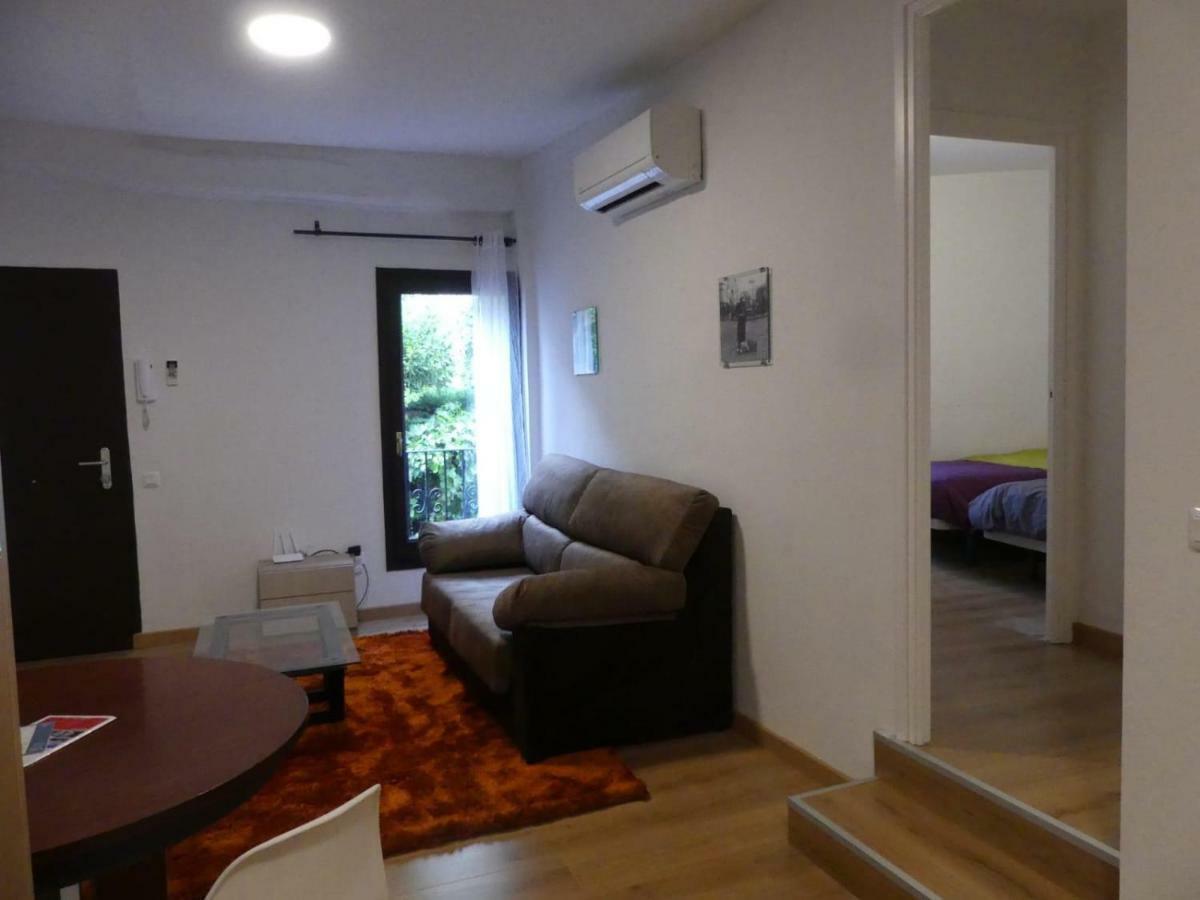 Apt 2 Acollidor Al Centre Historic De Vic Aptgarbi 外观 照片